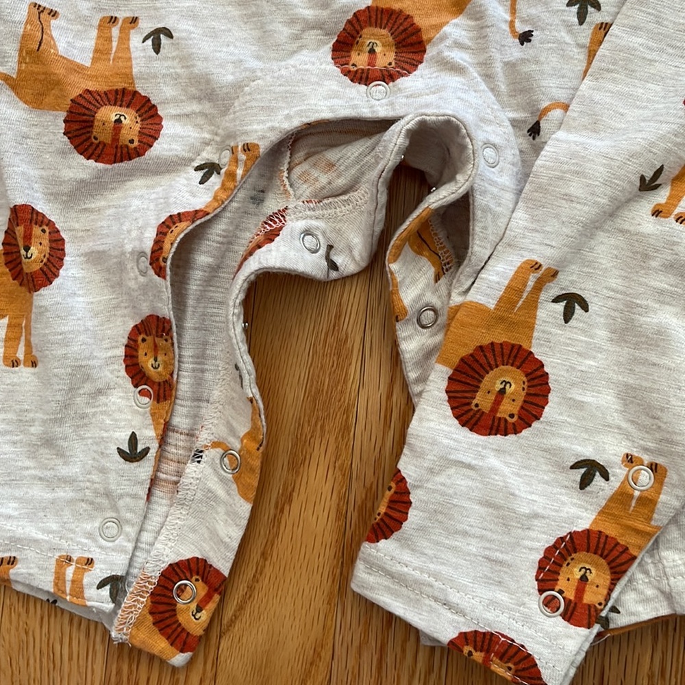 Old Navy Lion One Piece Shortalls Rompers Twins bundle - Picture 3 of 4